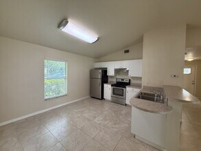 2066 Foxwood Dr in Melbourne, FL - Building Photo - Building Photo