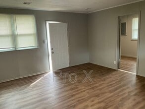 304 E Park St in Pittsburg, KS - Foto de edificio - Building Photo