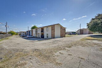 8002 Cambridge Cir in White Settlement, TX - Building Photo - Building Photo