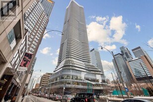 11 Wellesley St W in Toronto, ON - Building Photo