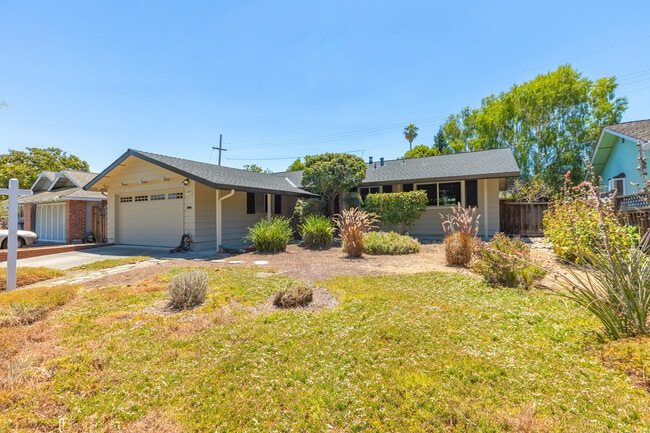 property at 712 W Knickerbocker Dr