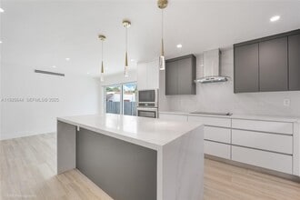 1654 SW 18th Ave in Miami, FL - Building Photo - Building Photo