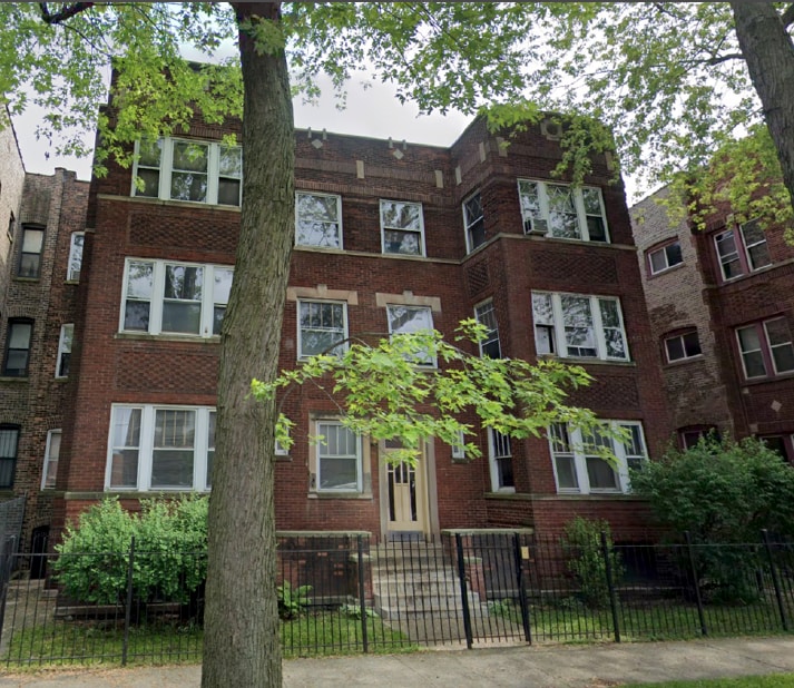 1521 E 67th Pl in Chicago, IL - Building Photo