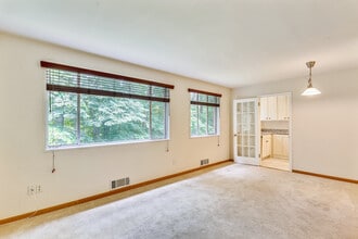 10412 Montrose Ave, Unit Apt 202 in Bethesda, MD - Building Photo - Building Photo