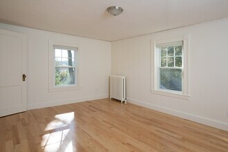 352 Thoreau St in Concord, MA - Building Photo - Building Photo