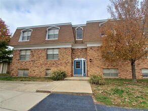 Colonial Apartments in Champaign, IL - Building Photo - Building Photo