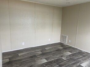 1040 Main St in East Bernard, TX - Building Photo - Building Photo