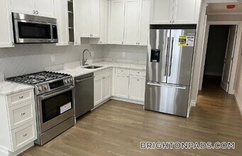 14 Mt Hood Rd in Boston, MA - Building Photo - Building Photo