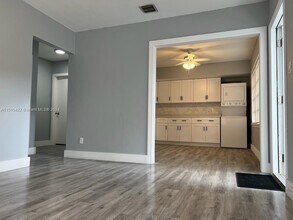 820 SE 12th St, Unit 1 in Fort Lauderdale, FL - Building Photo - Building Photo