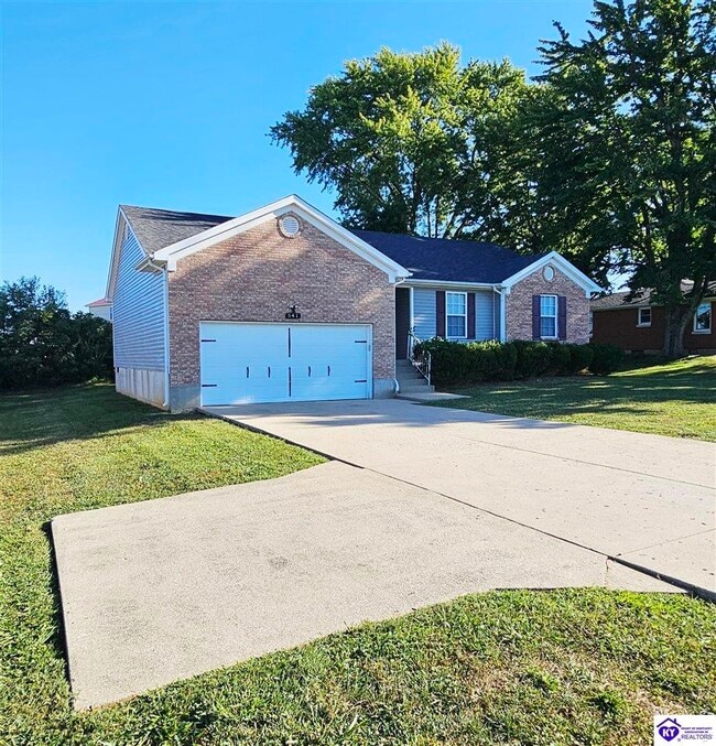 541 W Vine St in Radcliff, KY - Building Photo - Building Photo