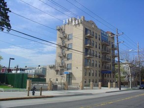 The Ocean Villa in Rockaway Park, NY - Building Photo - Building Photo