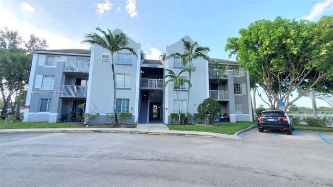 577 SW 111th Ln in Pembroke Pines, FL - Building Photo - Building Photo