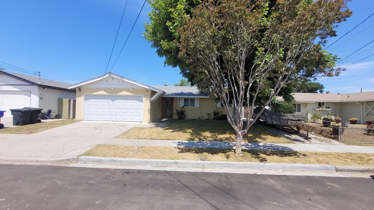 7260 Gatewood Ln in San Diego, CA - Building Photo