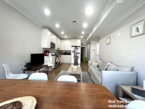 14 Mount Hood Rd, Unit 3 in Boston, MA - Foto de edificio - Building Photo