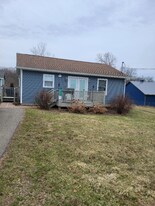 5317 W Cloverdale Rd in Delton, MI - Building Photo