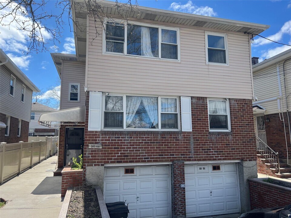 146-44 25th Dr in Queens, NY - Building Photo