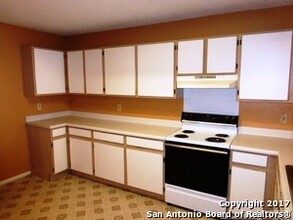 6854 Cape Meadow Dr in Converse, TX - Building Photo - Building Photo