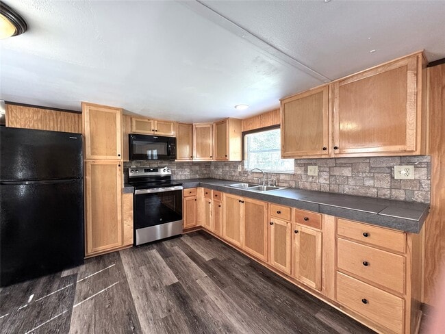 property at 1718 W Dumble St