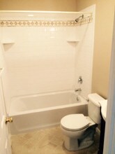 122 E Moreland Ave, Unit 25 in Hatboro, PA - Building Photo - Building Photo