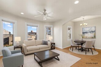 1115 E Knapp St in Milwaukee, WI - Building Photo - Building Photo