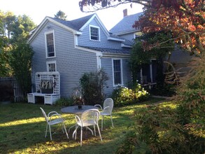 1 Pottersville Rd in Little Compton, RI - Building Photo - Building Photo