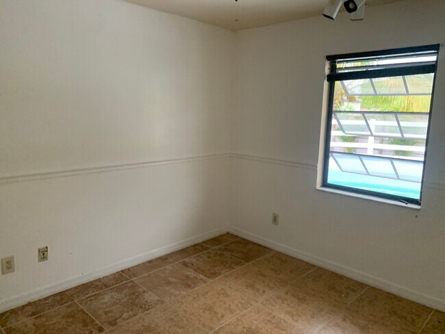 222 SE 44th Terrace in Cape Coral, FL - Foto de edificio - Building Photo