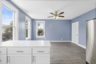 209 Danforth Ave in Jersey City, NJ - Building Photo - Building Photo