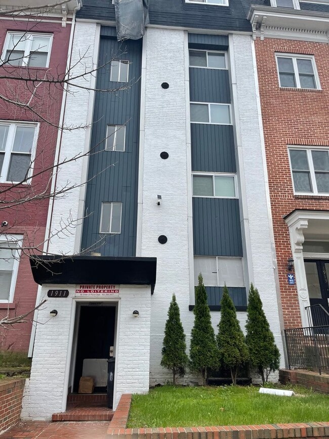 1911 W Baltimore St in Baltimore, MD - Building Photo - Building Photo