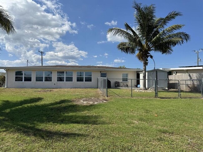 4303 Conway Blvd in Port Charlotte, FL - Building Photo - Building Photo