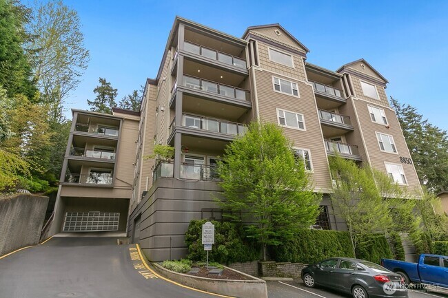 8850 Redmond Woodinville Rd NE, Unit #402 in Redmond, WA - Building Photo - Building Photo