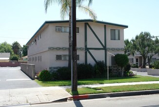 6944-6954 Coldwater Canyon Ave in North Hollywood, CA - Building Photo - Building Photo