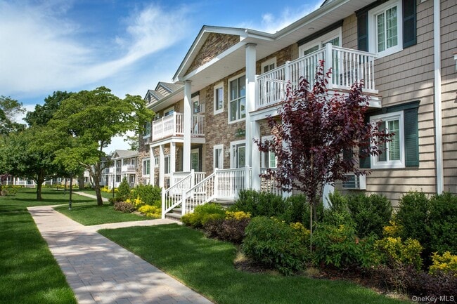 234 River Ave in Patchogue, NY - Foto de edificio - Building Photo