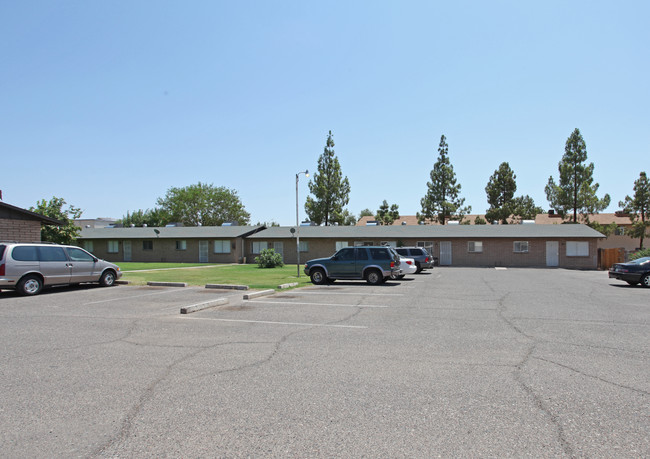 Desert Cove Gardens in Phoenix, AZ - Building Photo - Building Photo