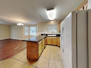 1205 Princes Cir in Syracuse, UT - Foto de edificio - Building Photo