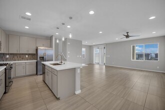 336 McLoughlin St in Las Vegas, NV - Building Photo - Building Photo