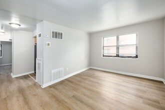 Morris Rd in Washington, DC - Building Photo - Building Photo