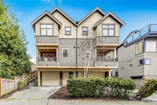 3040 21st Ave W in Seattle, WA - Building Photo