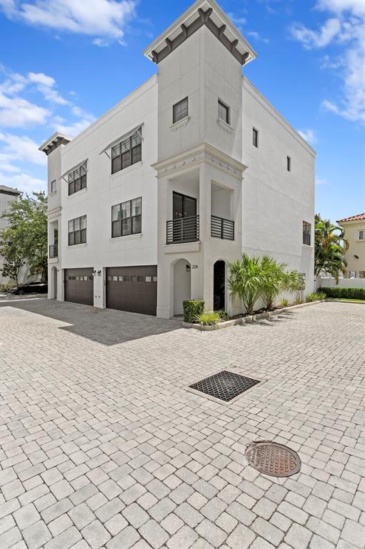 property at 224 S Audubon Ave