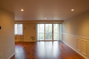 1640 Oakwood Dr, Unit W216 in Penn Valley, PA - Building Photo