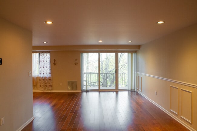 property at 1640 Oakwood Dr