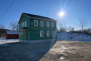 122 S Silver Ln in Sunderland, MA - Building Photo