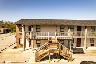 Emerald Hills Apartments in Clarksville, TN - Building Photo - Building Photo
