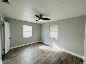 4801 10th Ave S in St. Petersburg, FL - Building Photo - Building Photo