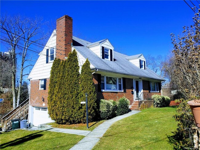 310 Anita Ln in Mamaroneck, NY - Building Photo - Building Photo