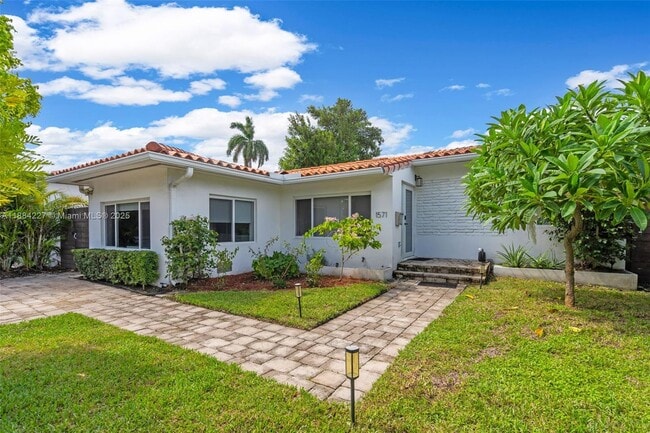 1571 Normandy Dr in Miami Beach, FL - Building Photo - Building Photo