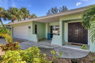 735 Birdsong Ln in Siesta Key, FL - Building Photo - Building Photo