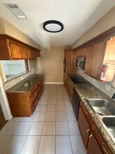 15715 Rolling Timbers Dr in Houston, TX - Foto de edificio - Building Photo