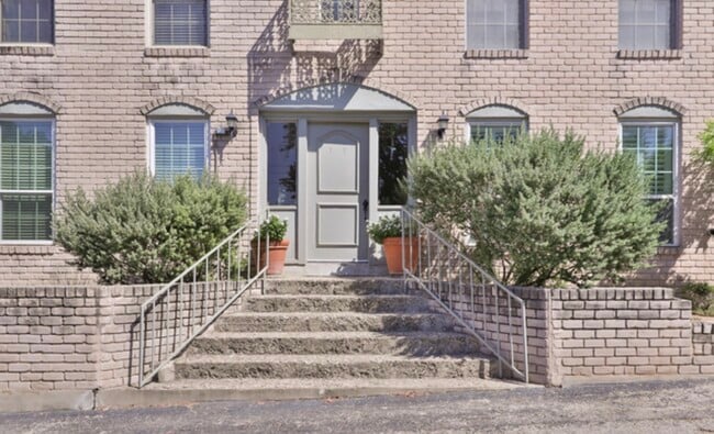 102 Ruelle, Unit 103D