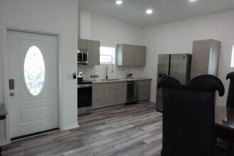 1025 7th St S, Unit 1025 7th St S in St. Petersburg, FL - Foto de edificio - Building Photo