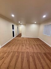 156 E 67th St in Los Angeles, CA - Foto de edificio - Building Photo